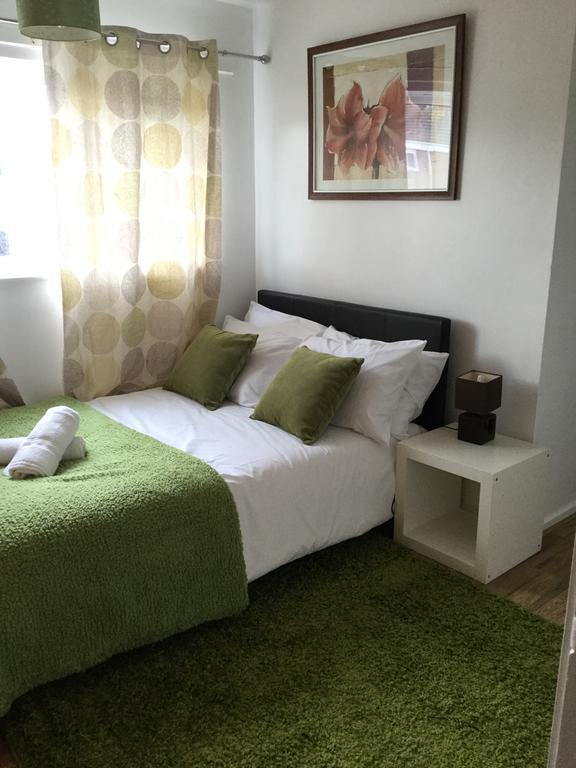 4 Bed House Next To Basildon Town Centre Villa Buitenkant foto