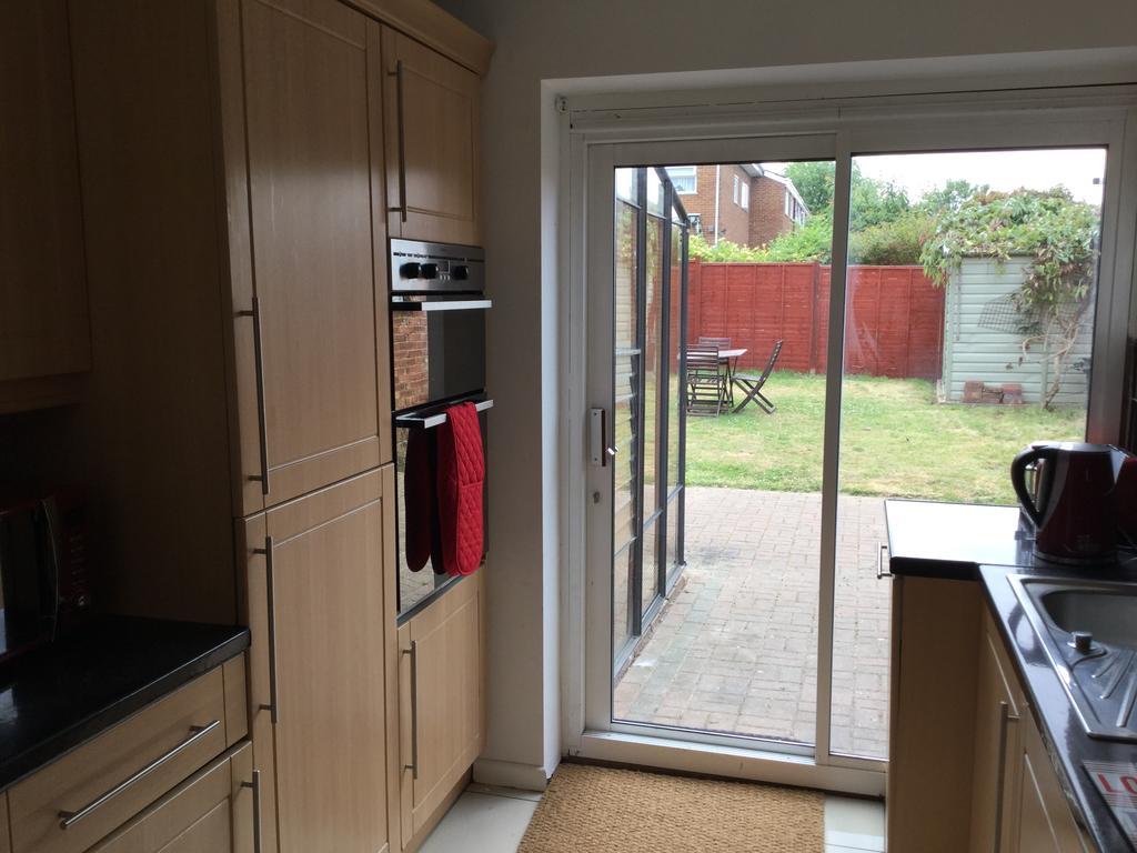 4 Bed House Next To Basildon Town Centre Villa Buitenkant foto