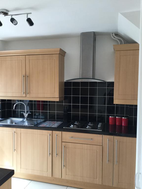 4 Bed House Next To Basildon Town Centre Villa Buitenkant foto