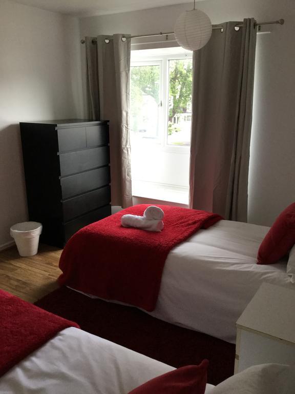 4 Bed House Next To Basildon Town Centre Villa Buitenkant foto