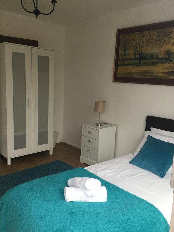 4 Bed House Next To Basildon Town Centre Villa Buitenkant foto