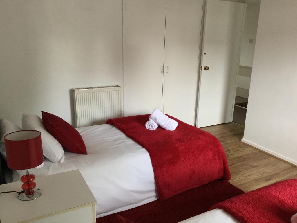 4 Bed House Next To Basildon Town Centre Villa Buitenkant foto