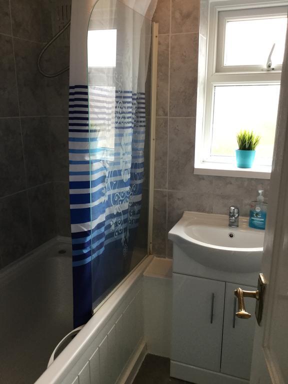 4 Bed House Next To Basildon Town Centre Villa Buitenkant foto