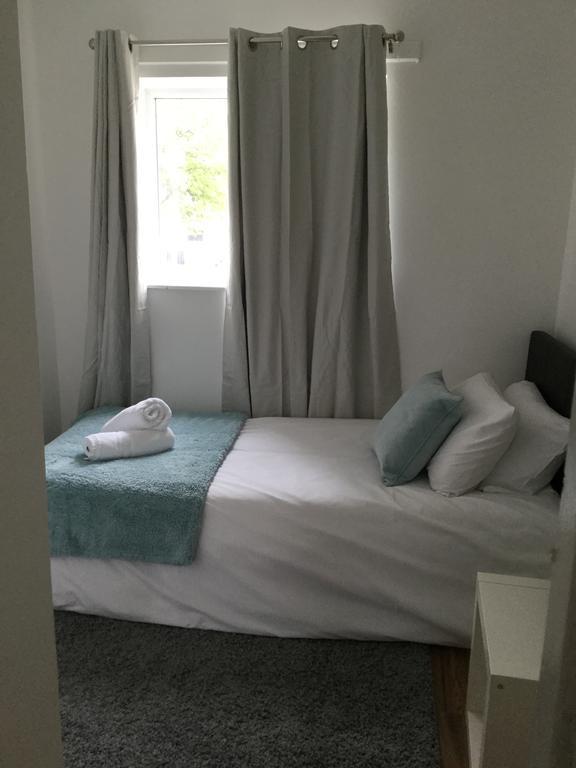 4 Bed House Next To Basildon Town Centre Villa Buitenkant foto